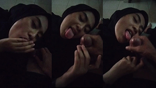 Dinda Berhijab Bikin Heboh, Temani Pacar Mainin Burungnya