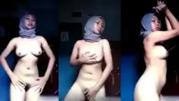 Tarian Menggoda Dengan Kerudung Dan Bulu Kemaluan