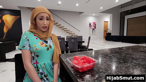 Gadis Muslimah Pemalu Yang Melayani Teman Amerika Dengan Mulutnya