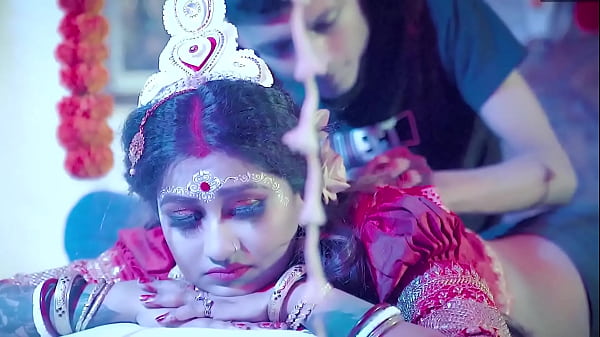 Malam Pertama Pengantin India, Suara Mesra Dan Erotis Menggoda