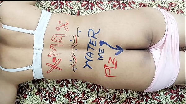 Malam Perayaan Tahun Baru, Dildo Menggila Di Bokong Dan Memeknya Yang Mengenakan Gaun Merah, Kutang Putih, Dan Hijab Hitam
