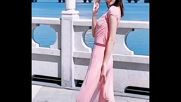 雪儿火辣曲线，性感身材一览无余