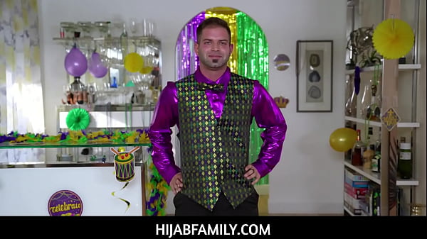 Violet Gems Berhijab Belajar Teknik Oral Untuk Nicky Setelah Dipenuhi Manik-manik