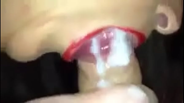 Istri Itu Ngehis Kontol Suaminya Dengan Keras Sambil Terdengar Suara Hindi