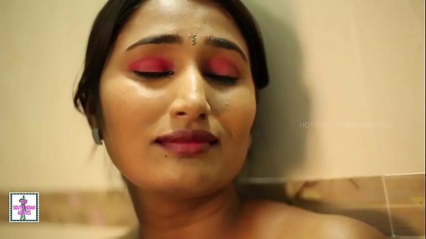 Gadis India Tersesat Di Kamar Mandi – Video Mesra Bocor