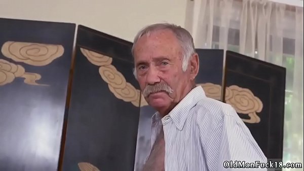 Nenek Mesum Cium Cabe Muda Dan Beruang Tua Pertama Kali Menuju Selatan