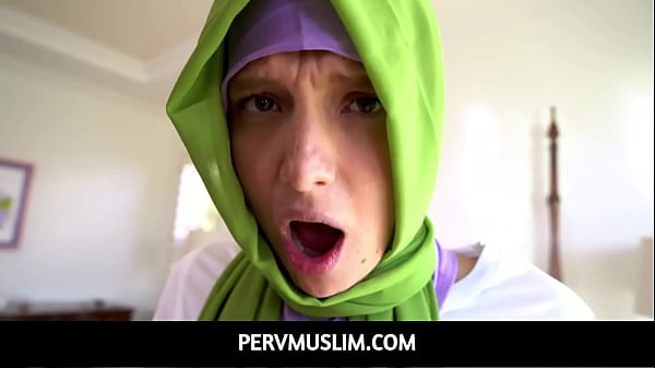 Izzy Lush Si Hijab Nakal Yang Berani Langgar Aturan