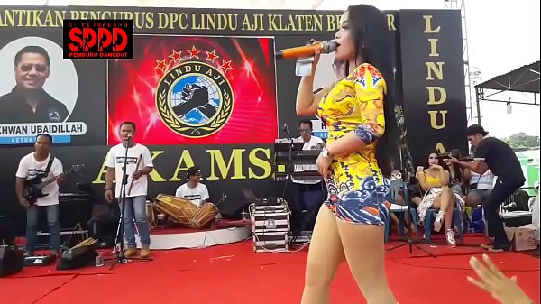 Sintya Riske Goyang Liar Di Atas Panggung, Bikin Mata Terbelalak