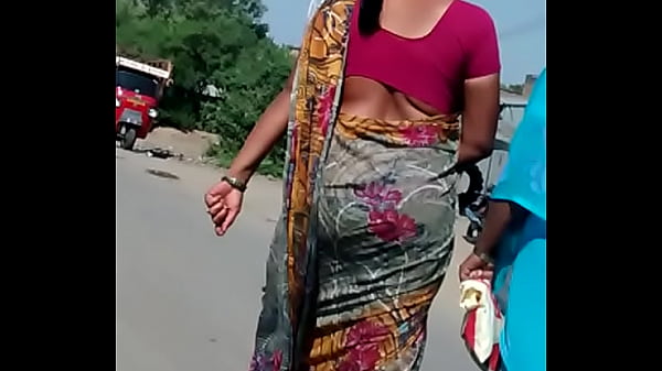 Paha Menggoda Dalam Lipatan Sari