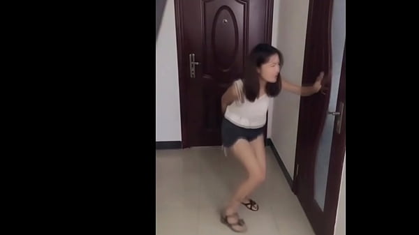 Gadis Tiongkok Sangat Kebelet Pipis