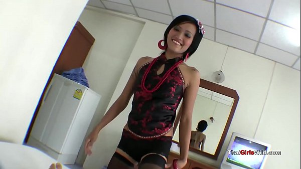 Blowjob Memuaskan Dari Pelacur Thailand Yang Menggoda