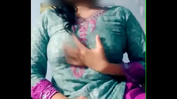 Gadis India Yang Bergairah Mengumbar Payudara Besar Di Webcam