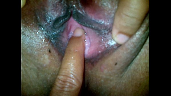 Mami Indonesia Montok, Pantat Gede Dan Memek Basah Ditusuk Empat Jari Lalu Digencet Habis-habisan