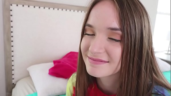 Gadis Brunet Imut (hazel Moore) Mengocok Kontol Gede Kakak Tirinya
