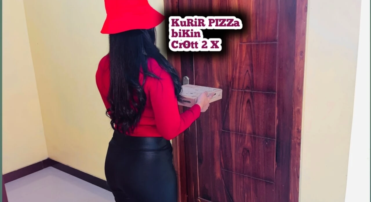 Pizza Delivery Girl Gets 2 Times Crot By Consumer