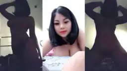 Gadis Telanjang Menggoda Di Balik Kegelapan