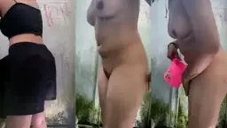 Mengintip Kamar Ganti Cewek Di Kolam Renang