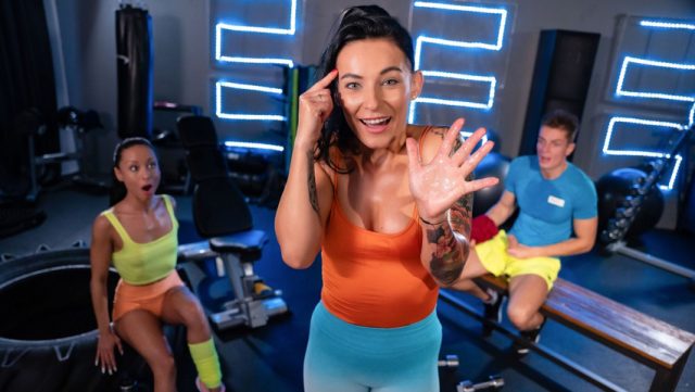 Pesta Tiga Di Gym: Dua Cewek Hot Dan Kontol Besar