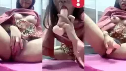 Tante Berjilbab Menggoda Dengan Dildo, Erangan Menggairahkan