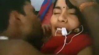 Tante India Menggoda Dengan Sari, Adegan Panas Tak Terlupakan