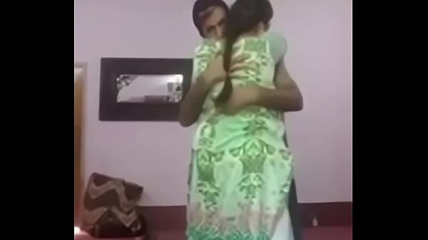 Pasangan Desi Bercumbu Di Kamar Ranjang
