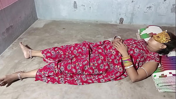 नींद में बेहोश छोटी बहन के साथ जबरदस्ती का संभोग