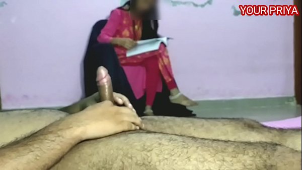 प्रिया को चोदकर गांड फाड़ दी, हिंदी में कराहती आवाजें सुनकर।