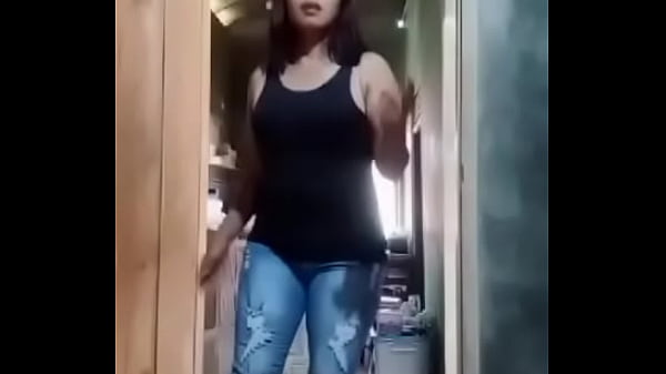 Istri Tetangga Menggoda Di Meja Makan