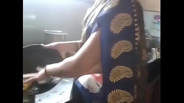 Desi Indian Kannada Aunty, Pinggang Goyang, Pusar Basah, Bikin Ngiler
