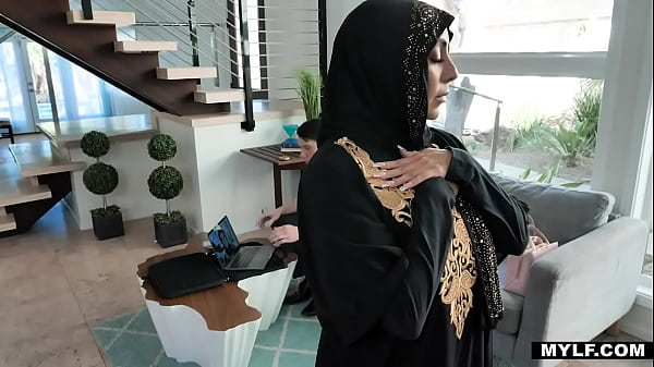 Kylie Kingston Selalu Takut Mengakui Hasrat Terdalamnya, Terlebih Karena Ia Begitu Taat Beragama.