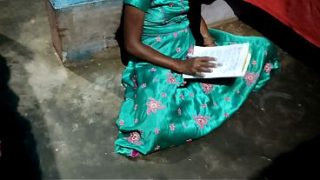 Desi Bhabhi Yang Rajin Baca Buku Dihardcore Gurunya