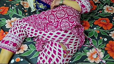 Ibu Tiri Celananya Sobek, Pantat Montoknya Kelihatan, Lalu Anak Tiri Ngewe Memek Ibu Tiri Sampai Puas.