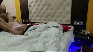 Riya Naik Paku Besar, Ngewe Keras Sambil Ngomong Hindi