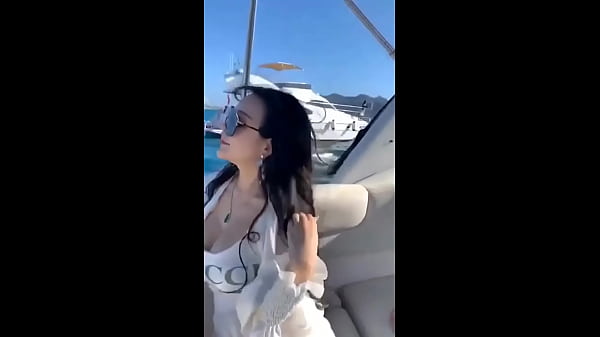 Gái Tàu, Có Phải Em Là Món Quà Đêm?