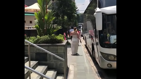 Nih Tante Cina Bongsor, Pantatnya Gede Banget Bikin Ngiler.
