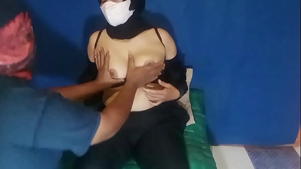 Mainin Memek Satpam Cewek Horny Pake Mainan Sex Sampe Muncrat Deras Jago Jilmek