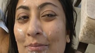 Cewek Jalang Dikasih Crot Di Muka Abis Ngeblowjob
