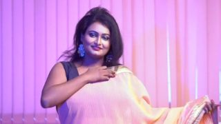 Nonton Video Suchari Buka Saree, Bugil Panas Menggoda.