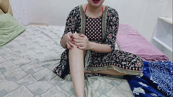 Malam Ini, Kakak Tiri Sendirian Di Kamar, Aku Pun Masuk Dan Mulai Memijat Tubuh Dan Memekku Di Depannya.