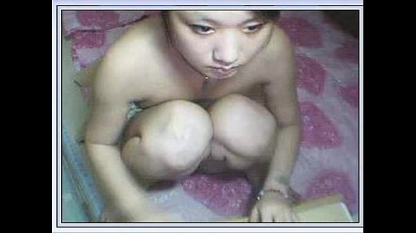 Cewek China Mungil Ngangkangin Kaki Di Depan Kamera, Siap Dimainin.