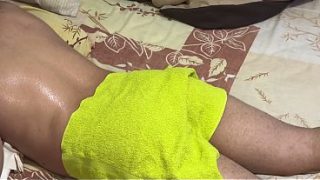 Mertua Montok Bantuan Mantu, Pijatan Berubah Jadi Nafsu Panas.