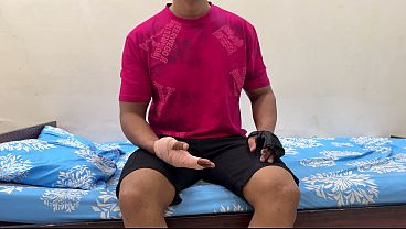 Ibu Tiri Bantu Anak Tiri Yang Luka Mandi, Malah Godain Dia. Akhirnya Ngisep Kontolnya, Sebelum Digenjot Keras.