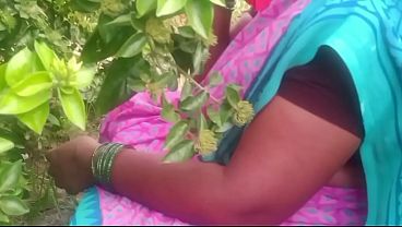 Bhabhi India Desa Ngewe Di Luar Rumah, Bikin Basah Lihat Kontol Tetangga.