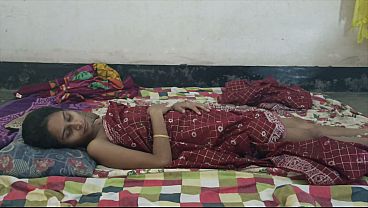 Desi Bhabhi Ko Padosi Ne Zor Se Pel Diya, Chudai Mein Maza Aaya.