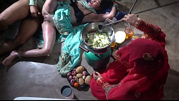 Ibu Tiri Dapur Xxx, Di Dapur India, Mamah Tiri Desi Dalam Bahasa Hindi, Mamah Tiri Desi Yang Bikin Ngilu.
