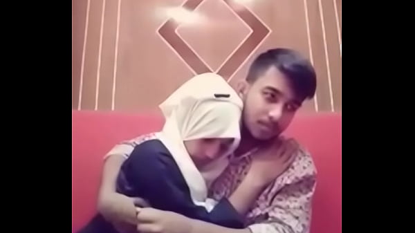 Desi Cewek Cowok Ciuman Panas Di Kamar Hotel, Bibir Nempel Basah.