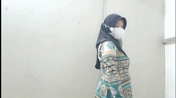 Ngentotin Bini Tetangga Pas Suaminya Cabut Ke Kantor, Nikmatin Mulusnya