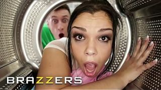 Gila! Gadis Tersangkut Situasi Panas, Berujung Nge-seks Brutal Bareng Bintang-bintang Terpanas Brazzers
