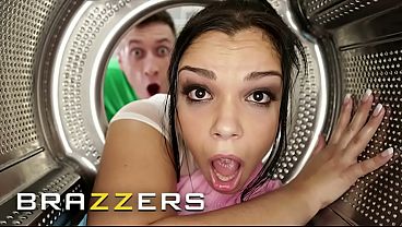 Gila! Gadis Tersangkut Situasi Panas, Berujung Nge-seks Brutal Bareng Bintang-bintang Terpanas Brazzers
