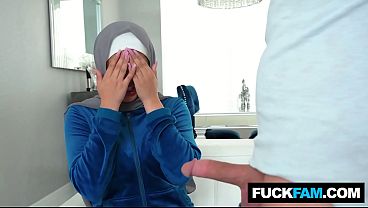 Tetangga Hijab Ku Kena Kejutan Kontol Besar Dari Sophia Leone Dan Nicky Rebel